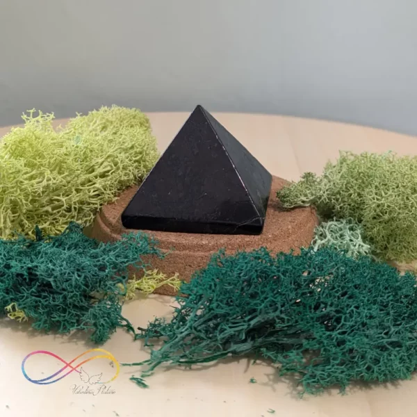 forma-pietra-piramide-shungite-5cm piramide shungite